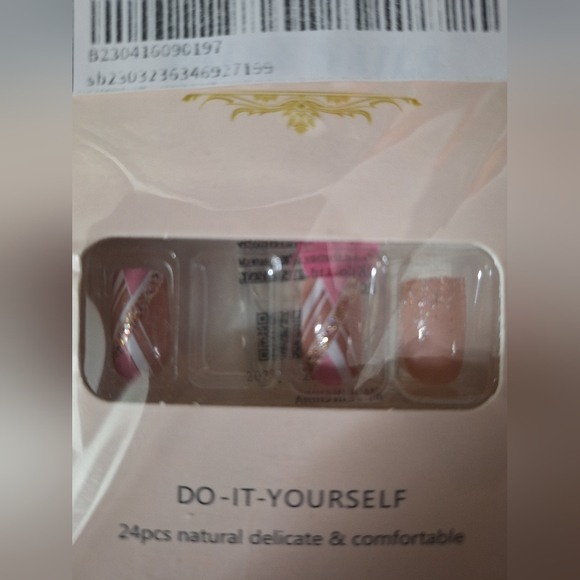 Press-on Nail Bundle - Picture 6 of 6